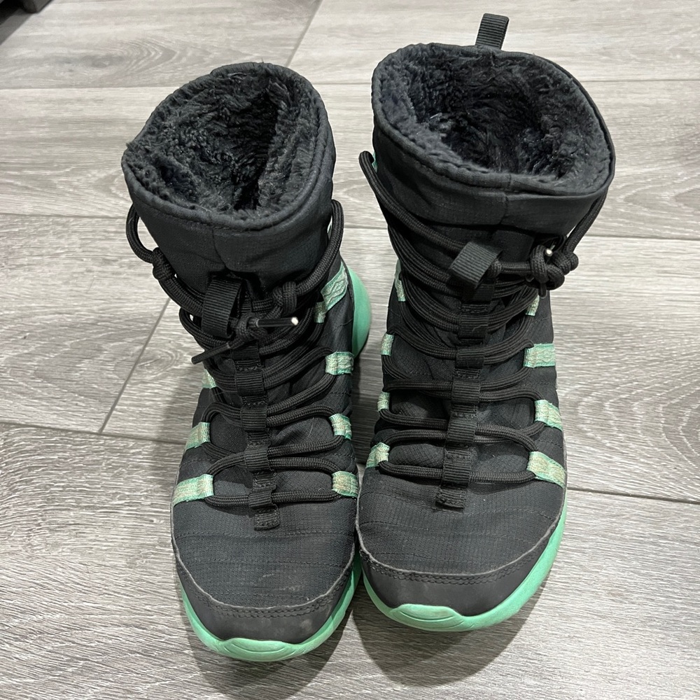 Nike Boots - Picture 2 of 7
